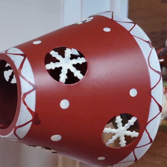 Yankee Candle Winter Scene Tea Light Candle  Holder Designed by Ronnie Walter - Picture 3 of 6